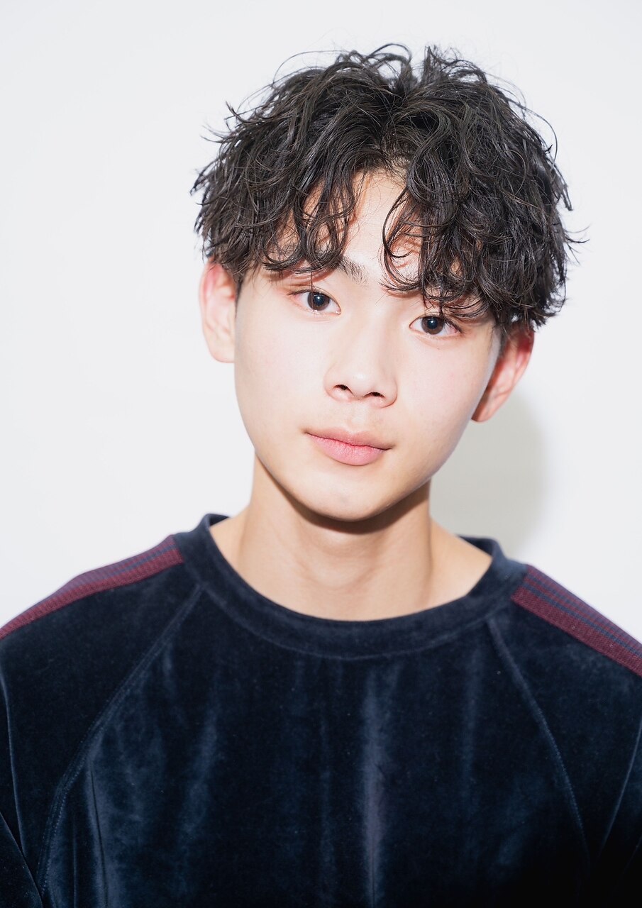 ツイストスパイラルパーマとは？メンズに人気の理由やセット方法を解説